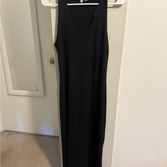 Chic Black Ribbed Sleeveless Maxi Dress - Picture 1 of 4